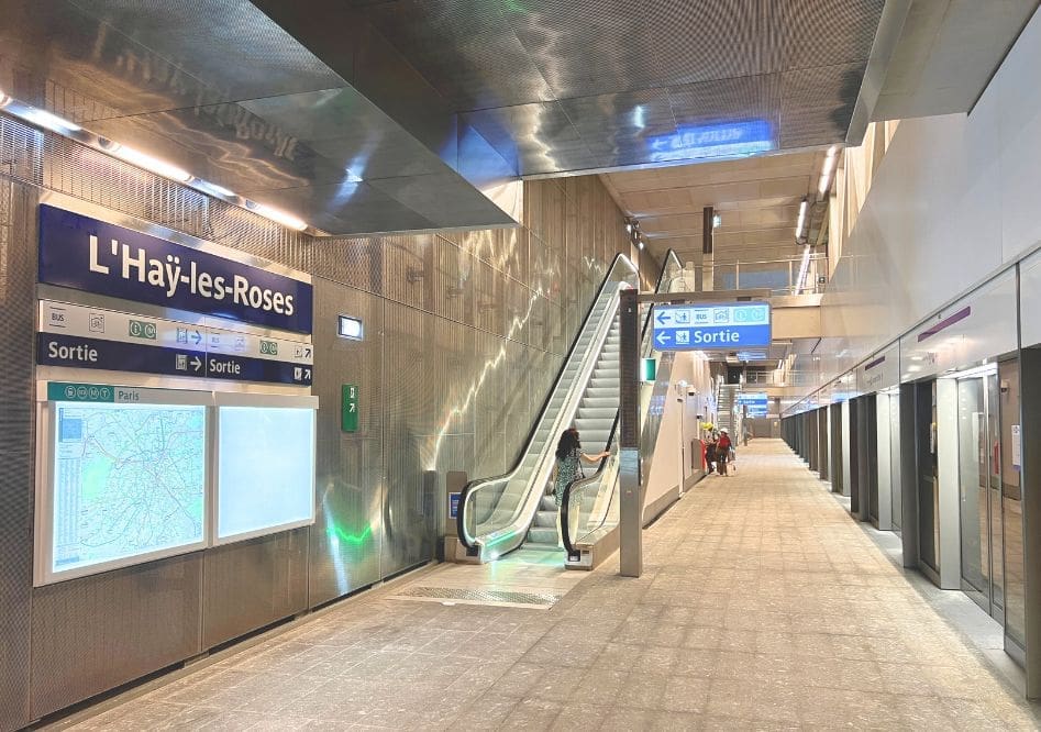 Du ciel d’Orly aux feux des Jeux Olympiques, Sammode illumine la ligne de métro 14